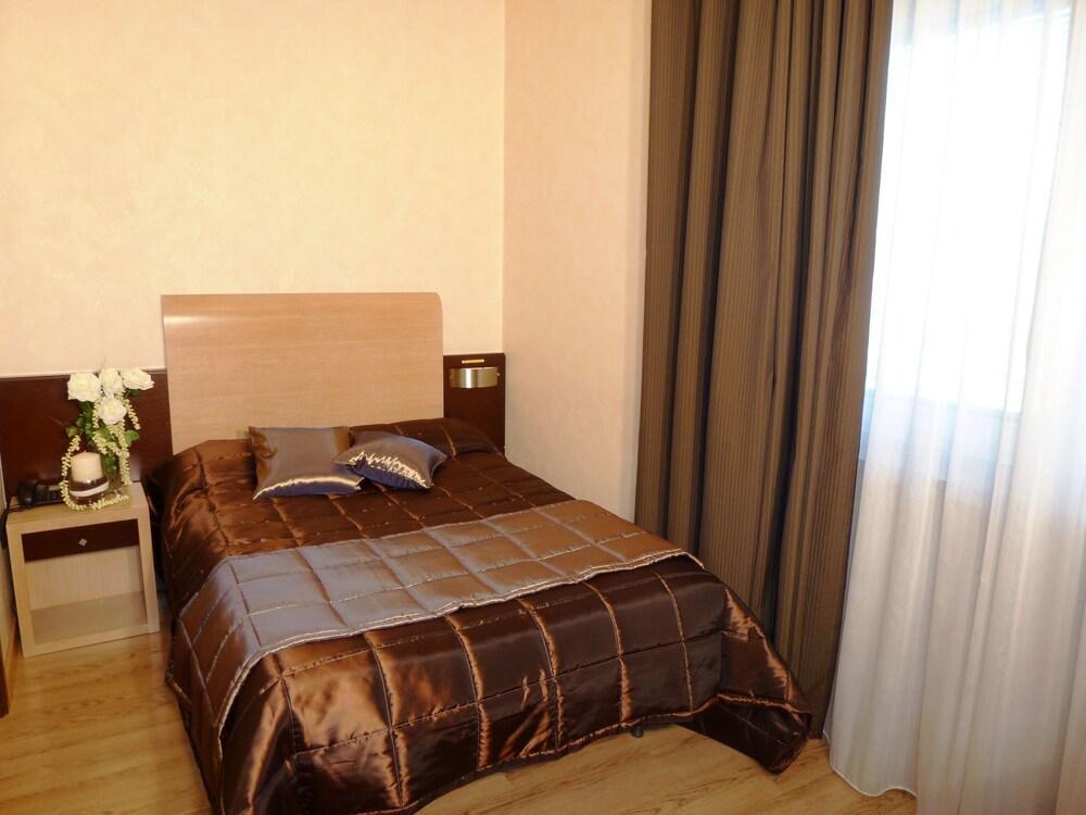 ยูโรเฮาส์โรมแอร์พอร์ต Hotel ฟิวมิชีโน ภายนอก รูปภาพ